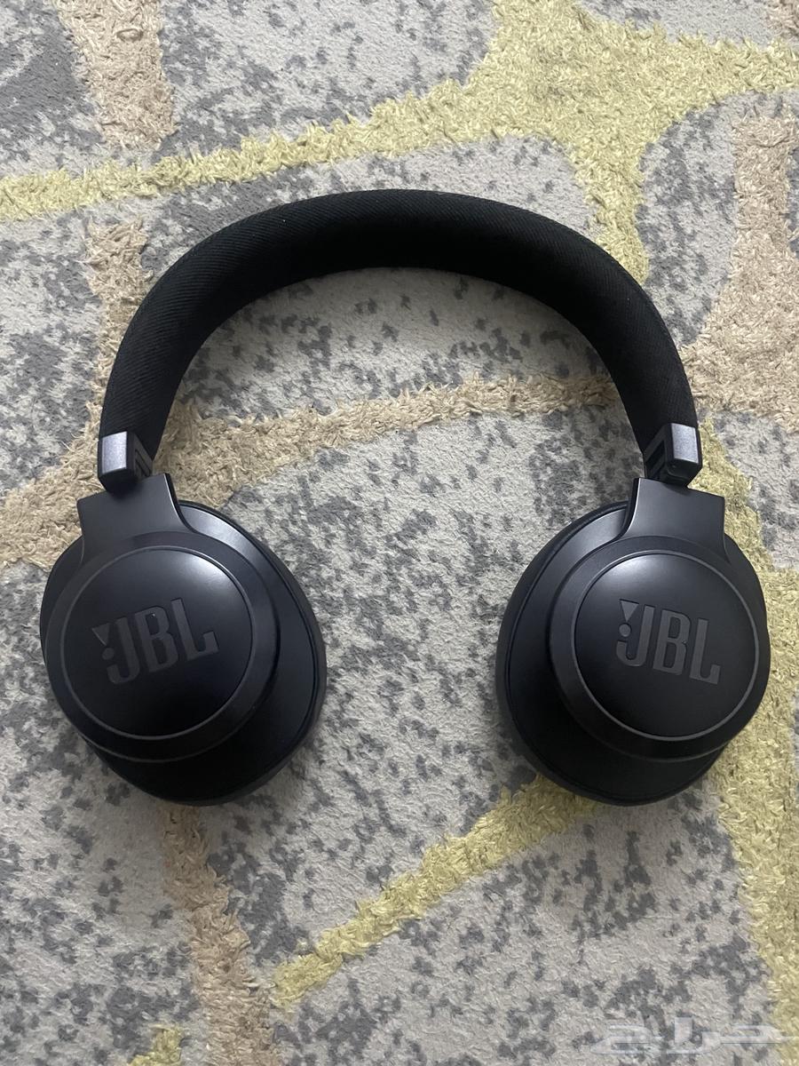 JBL Headphones bought from Jarir for 799, new with one year of use64560150531074110