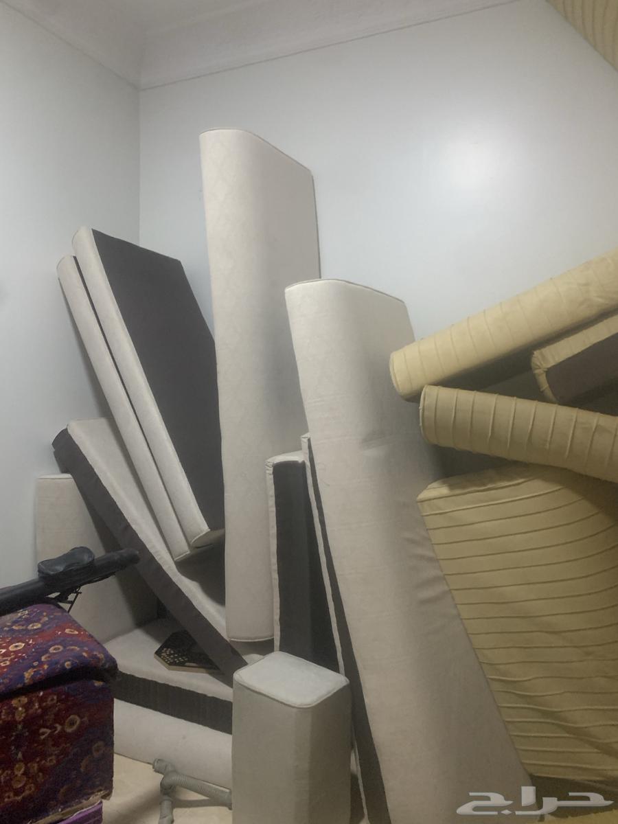 مجلسين كنب واحد شبه جديد الابيض والثاني مستعمل قليل64560346465666110