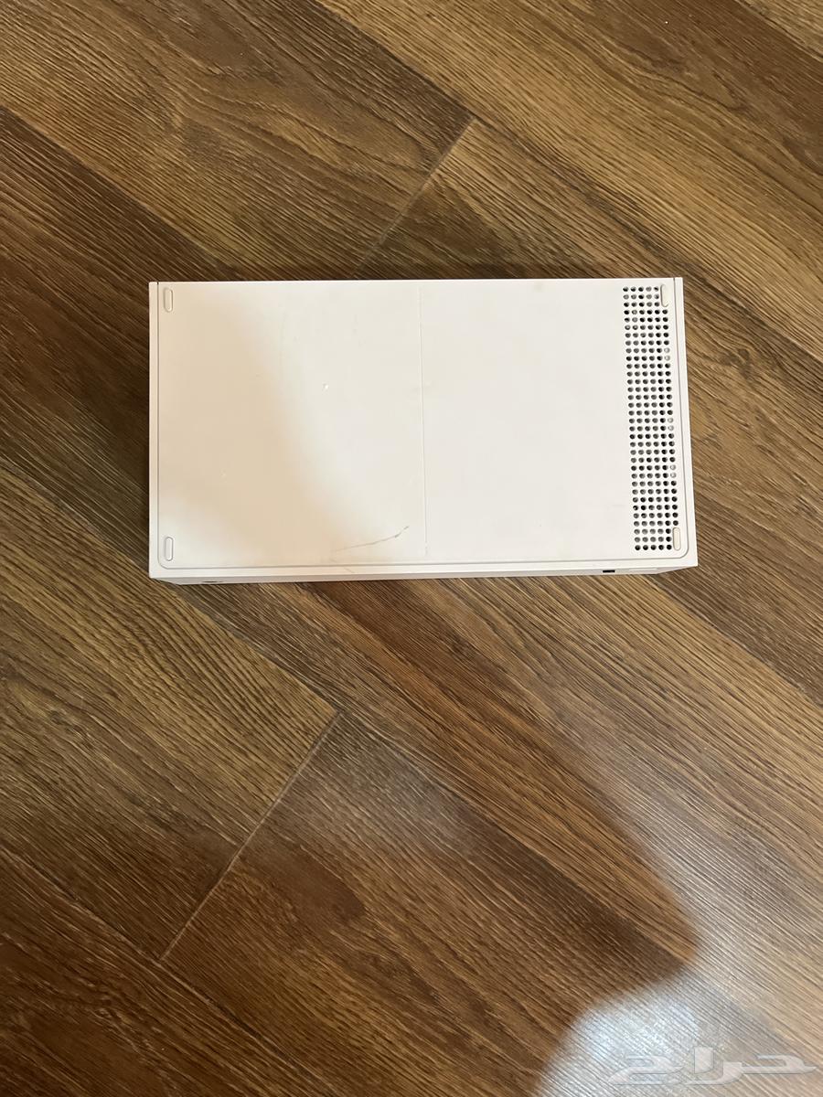 اكس بوكس سيرس اس نضيف جدا معه شاشه تدعم 120هرتز مع كنترولر64556833379201111