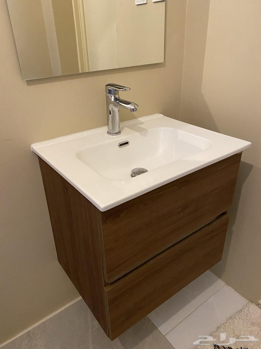 Sink with mirror64561713377923113