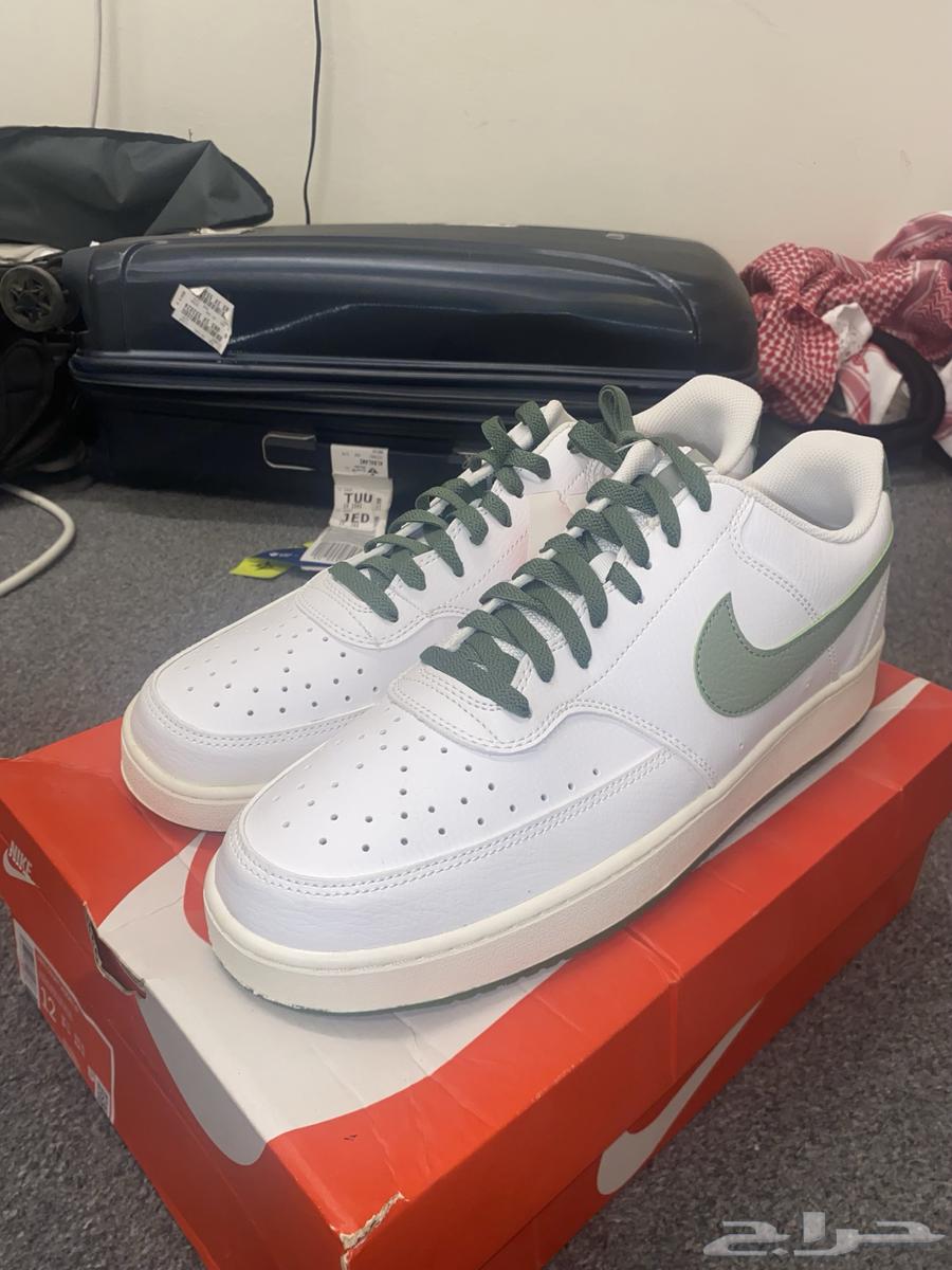 حذاء نايكي أصلي مقاس 12   لون أبيض   أخضر زيتي غير مستخدم64554579476994111