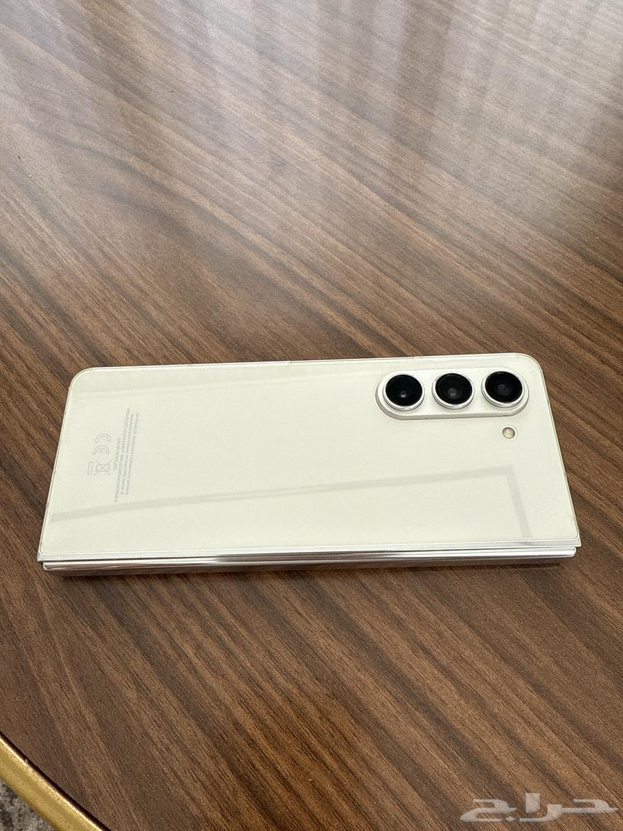 Galaxy Z Fold 564556902947970110