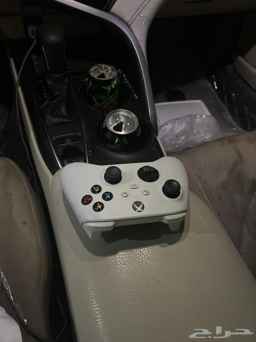 Xbox controller clean and everything works64560656289793111