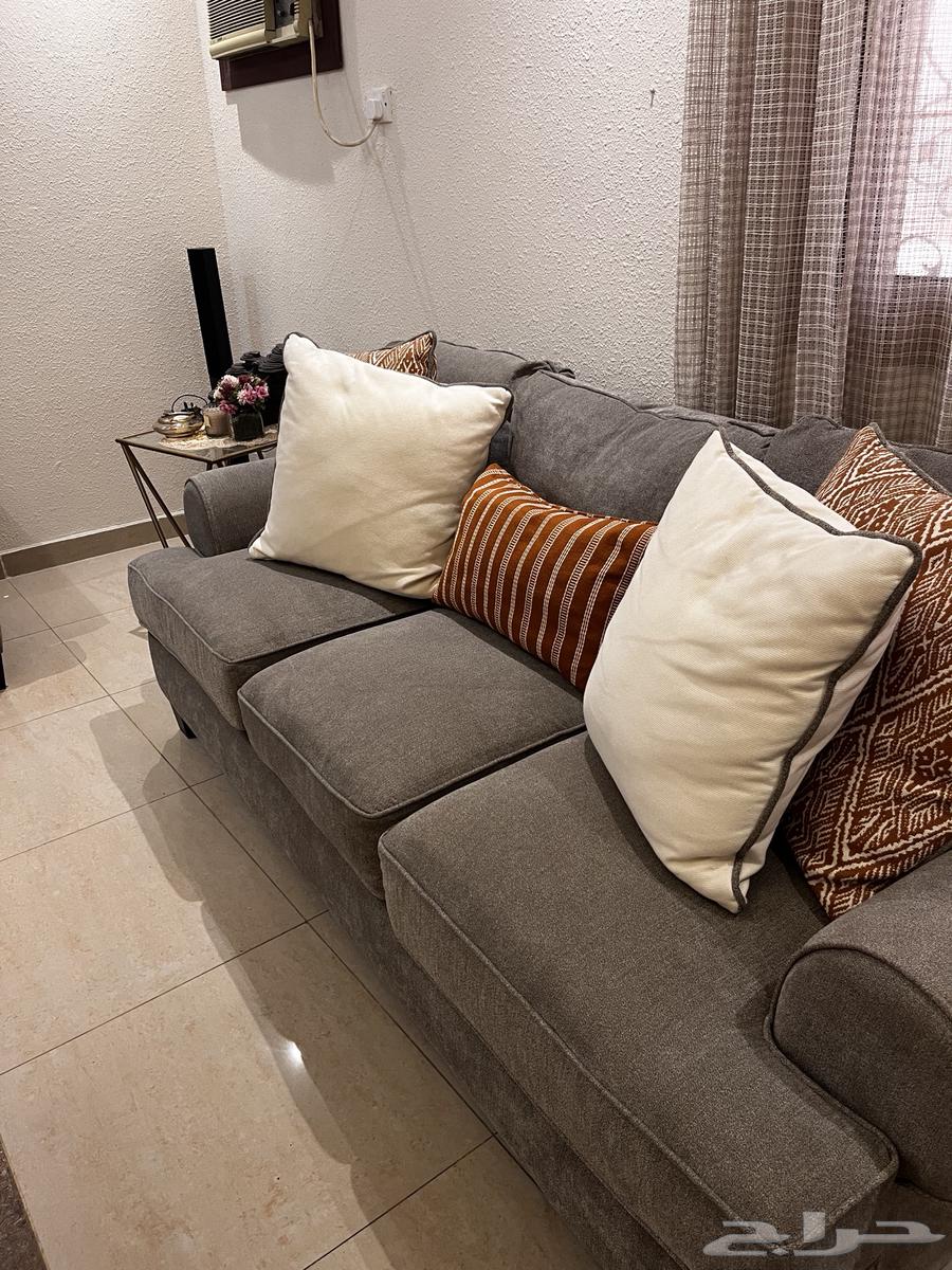 طقم كنب كالجديد من مفروشات المطلق استعمال جدا بسيط64556211803521111