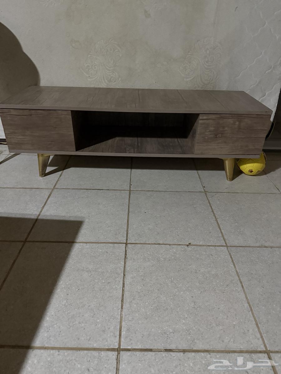 طاولة تلفزيون64561474430594112