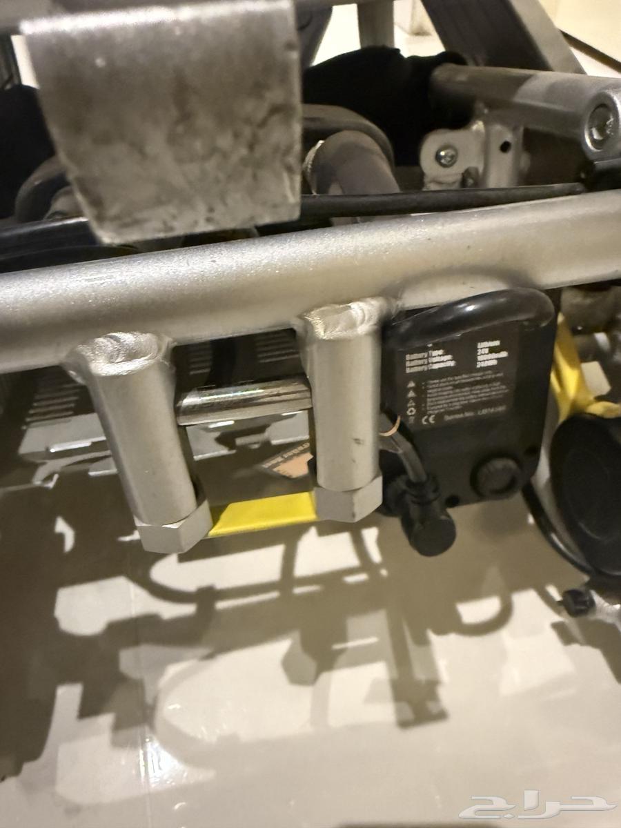 كرسي متحرك كهربائي قابل للطي64558919537027111