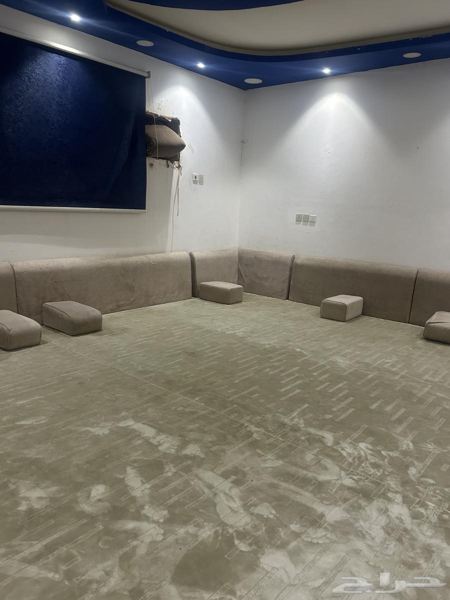 مخاد زاويتين و سبع قطع عاديه و 7 مراكي64554076643075110