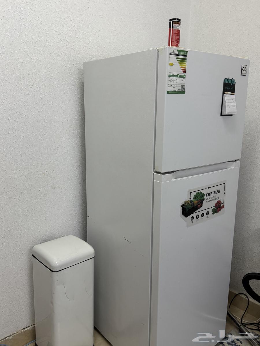 Refrigerator with combined freezer64559295064834110