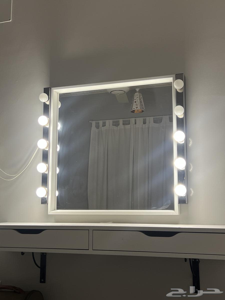 IKEA dressing table with mirrors and lights for sale64562263135107110