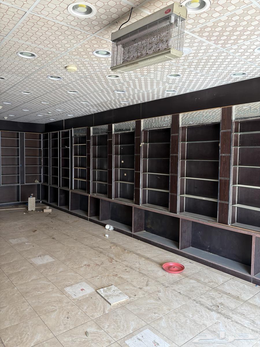 للبيع رفوف كامله تنفع للمحامص وكذلك محلات الخياطه64558780724739111