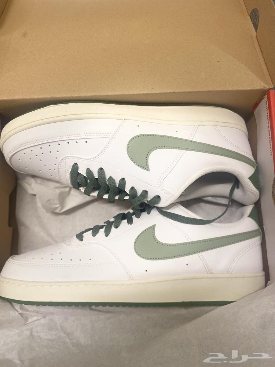 حذاء نايكي أصلي مقاس 12   لون أبيض   أخضر زيتي غير مستخدم64554579476994110