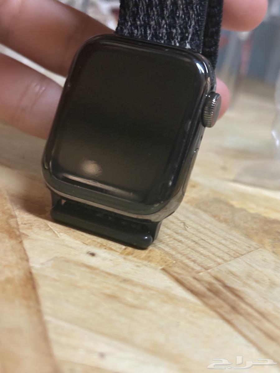 ساعة ابل 40mm مستعملة للبيع64559883351042113