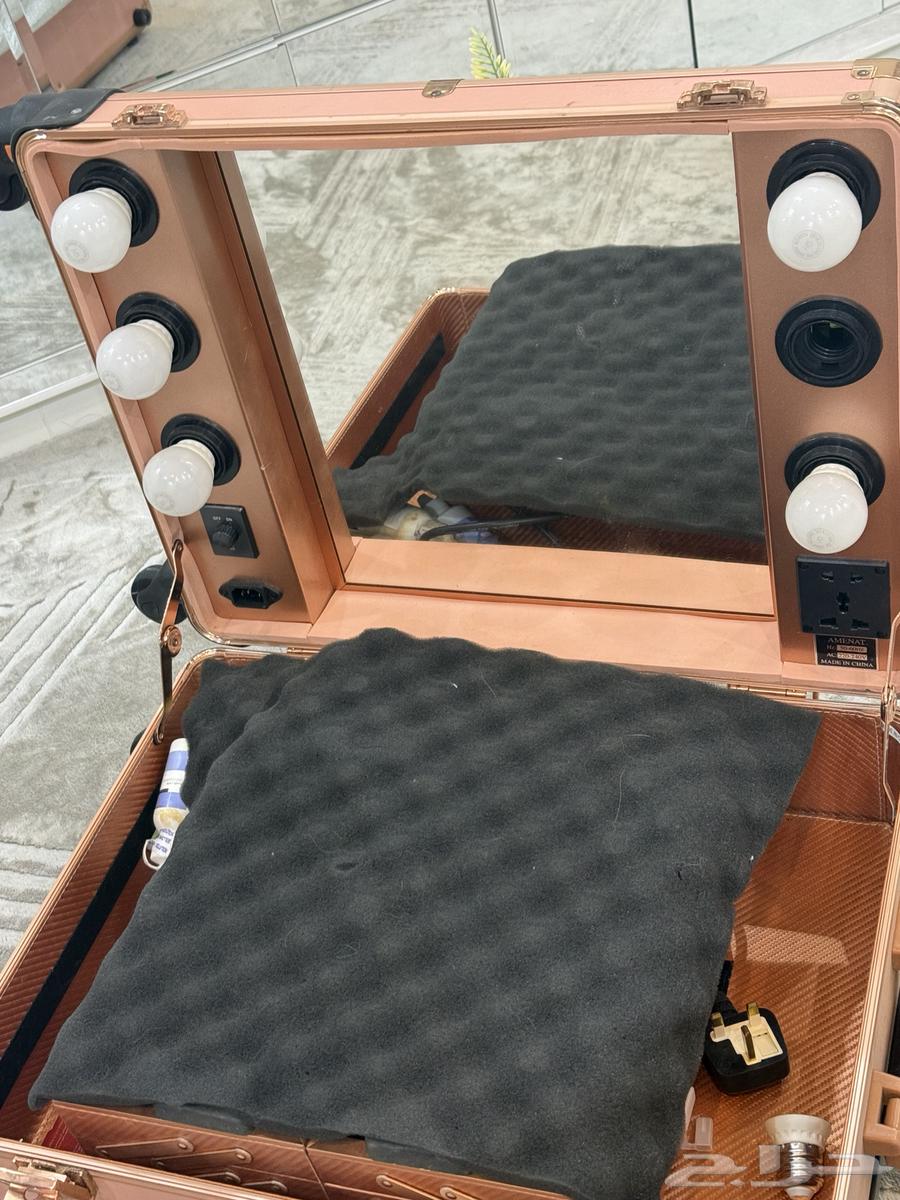 New portable makeup bag, never used, comes with spare lights but haven't installed them64554076611202112