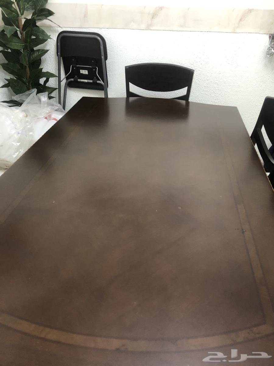Table and 5 Chairs64557726864130111