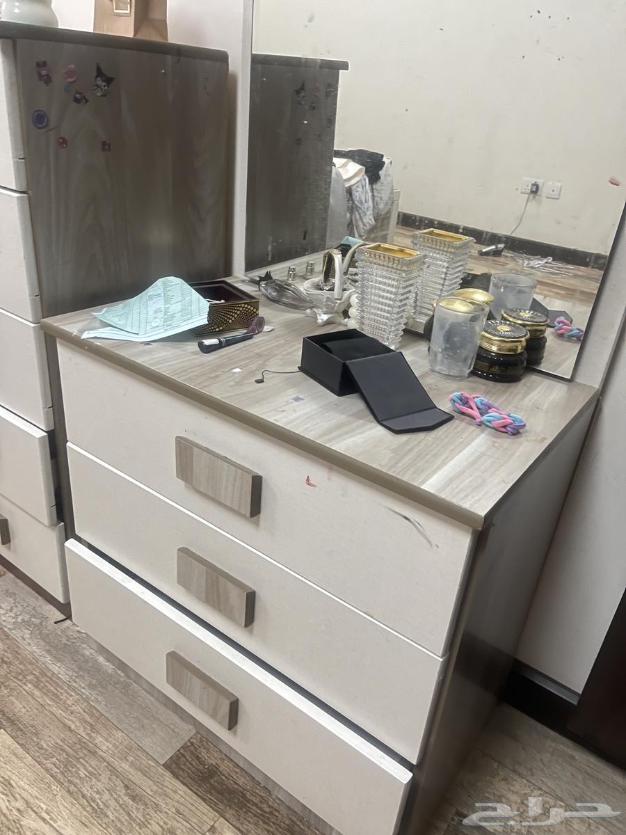 غرفة نوم بدون دولاب شبه جديده64556098884611113