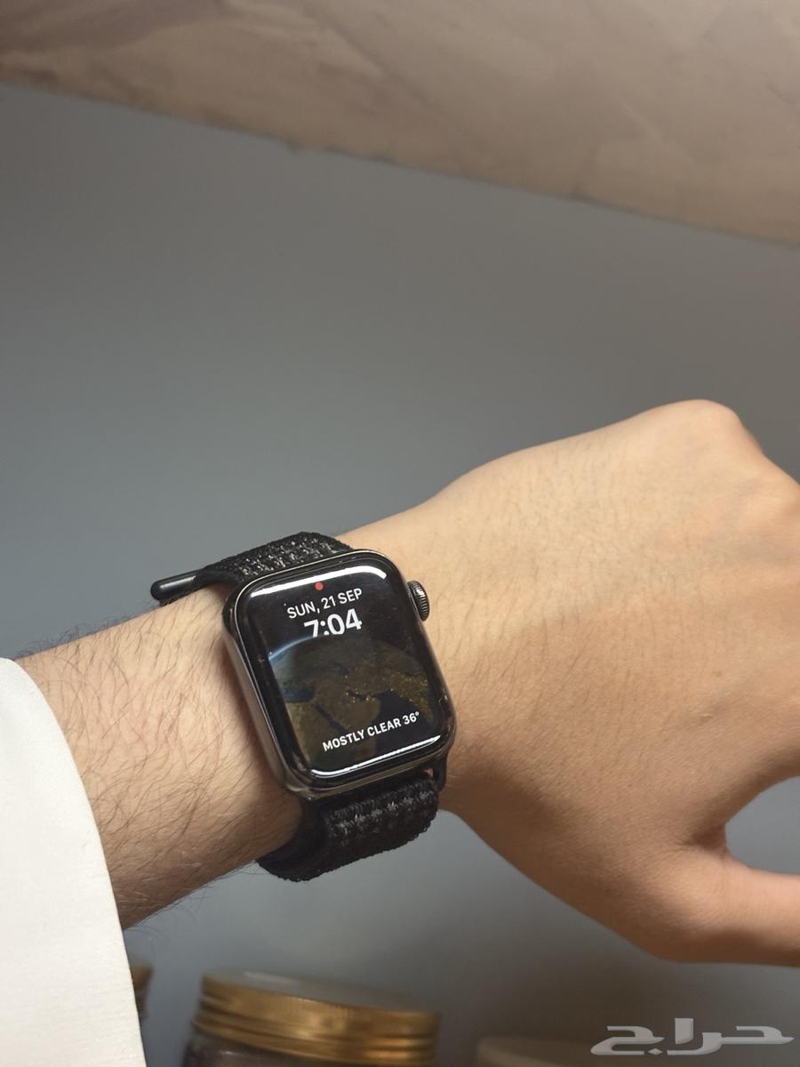 ساعة ابل 40mm مستعملة للبيع64559883351042110