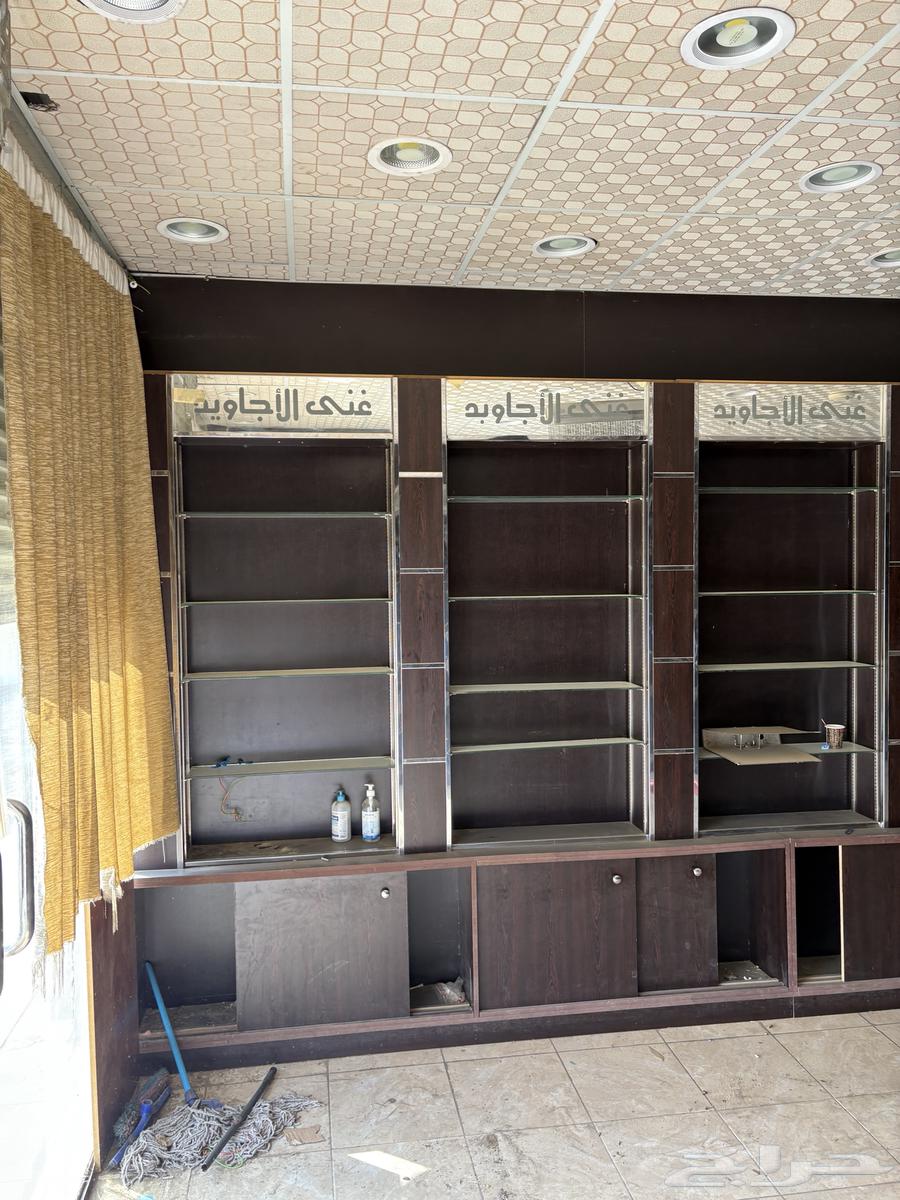للبيع رفوف كامله تنفع للمحامص وكذلك محلات الخياطه64558780724739112