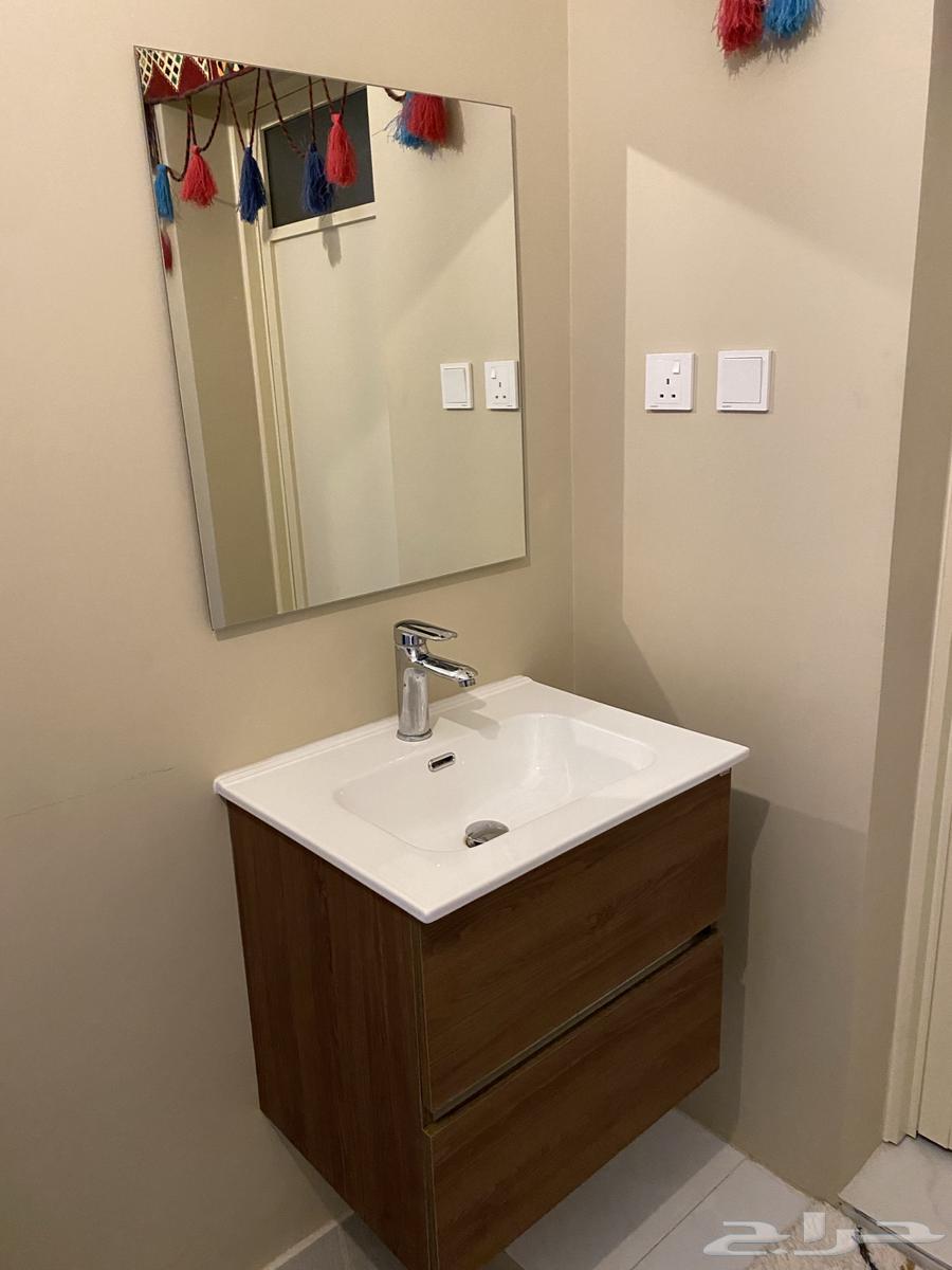 Sink with mirror64561713377923110