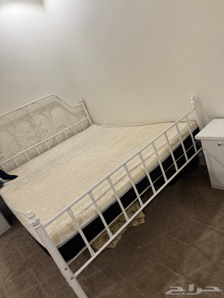 سرير للبيع مع المرتبه64561953934723111