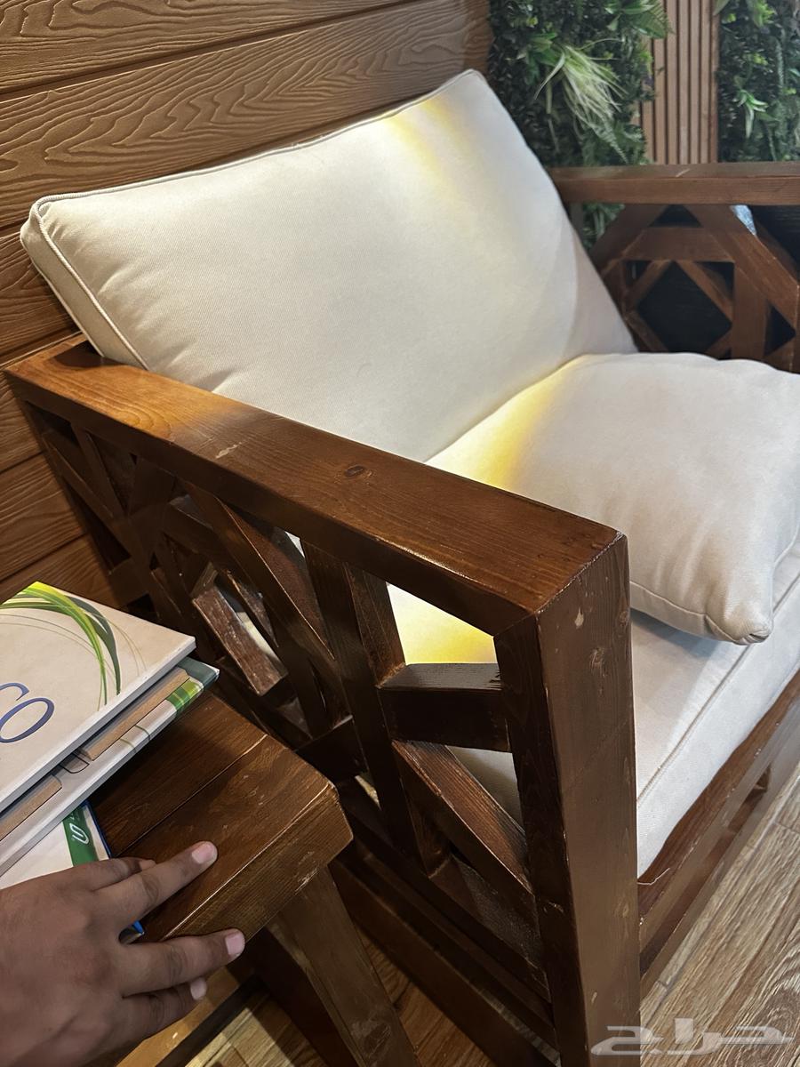 2 كرسي حدائق خشب قوي وممتاز شبه جديد للبيع64561446333570111