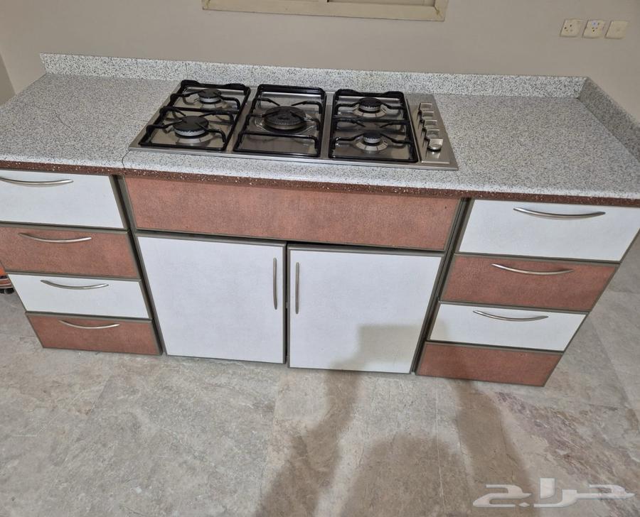 سطح غاز مع دولايب وادراج للبيع64562417716353113