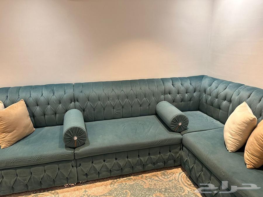 اثاث للبيع عباره عن كنب صاله ومدخله وطاولة تلفزيون64559224706051112