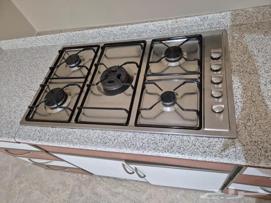 سطح غاز مع دولايب وادراج للبيع64562417716353111