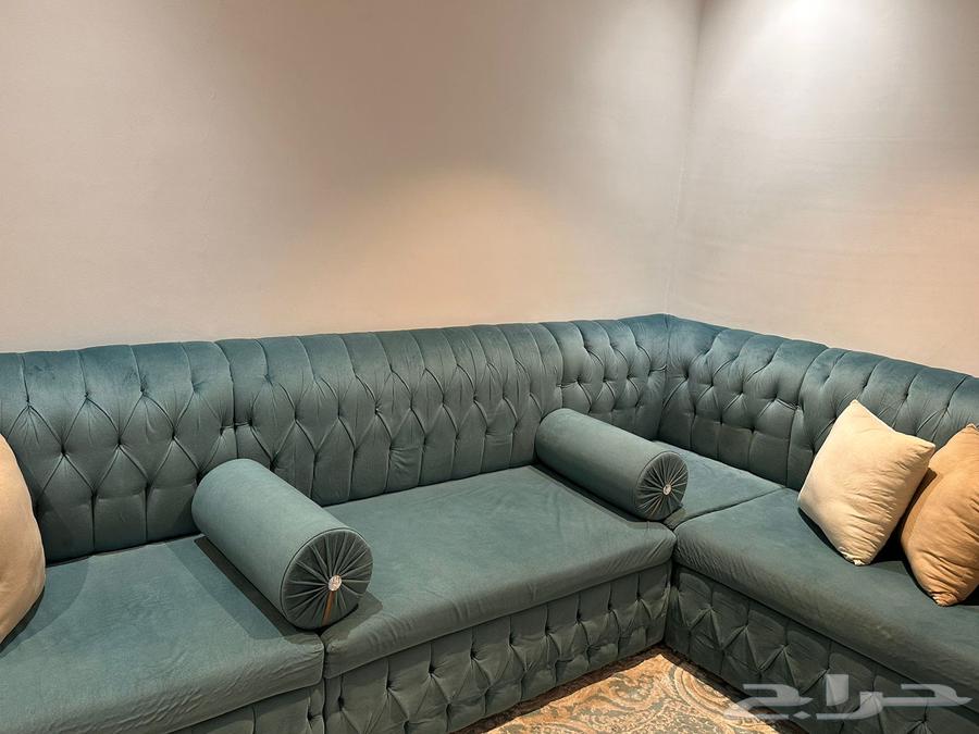 اثاث للبيع عباره عن كنب صاله ومدخله وطاولة تلفزيون64559224706051111