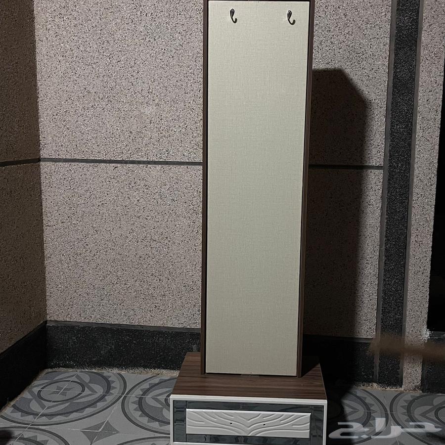 خزانه ملابس وايضا تنعكس للجهه الثانيه مرايه64558252829187110