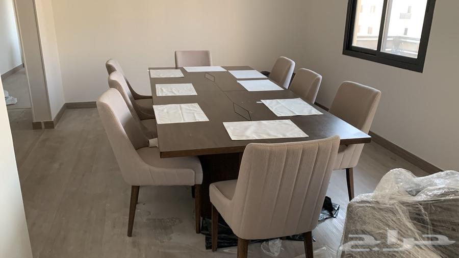 Dining Table with 8 Chairs64559015244931110