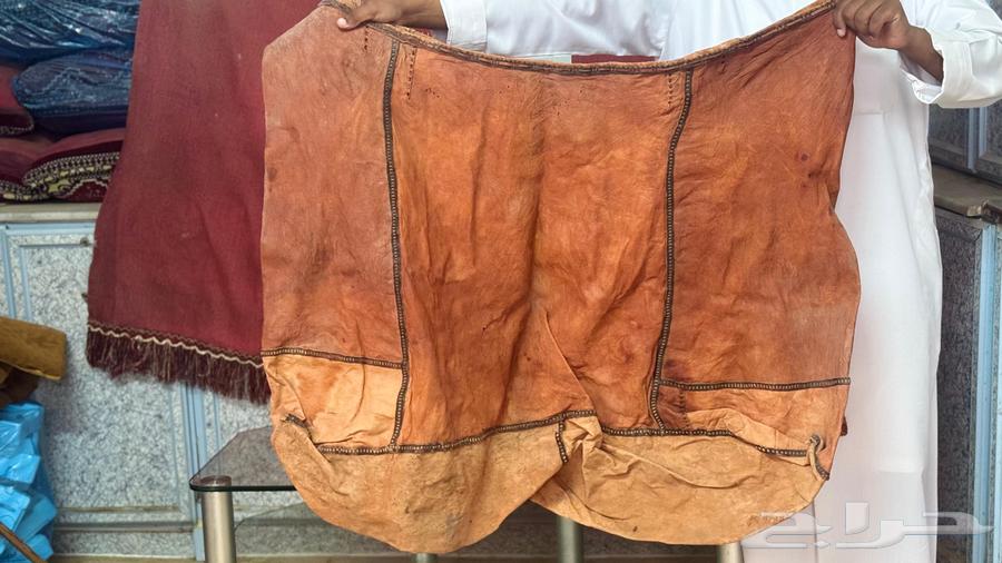 Heritage pots and TV table64556959009025110