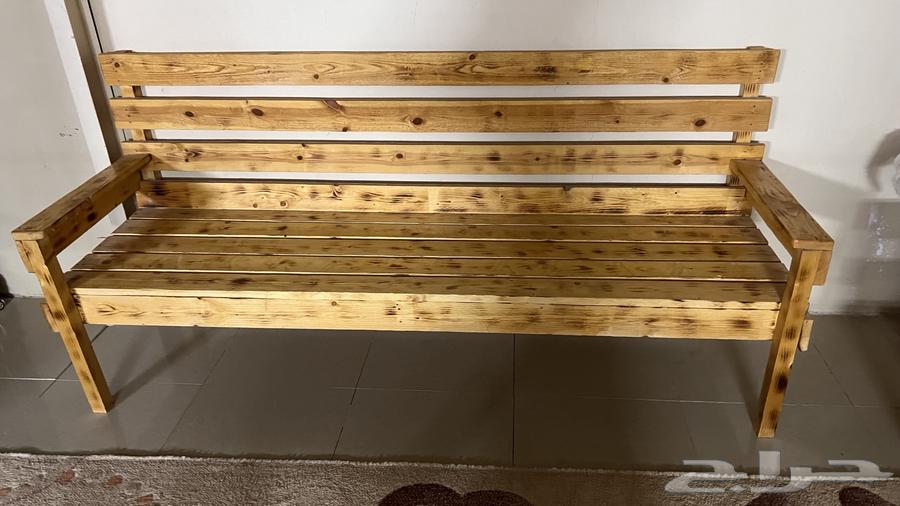 كراسي خشب وطاوله64557586844033111