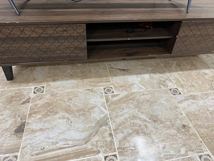 Sofas and tables64560487564163111