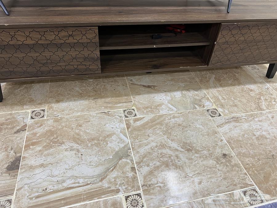 Sofas and tables64560487564163110