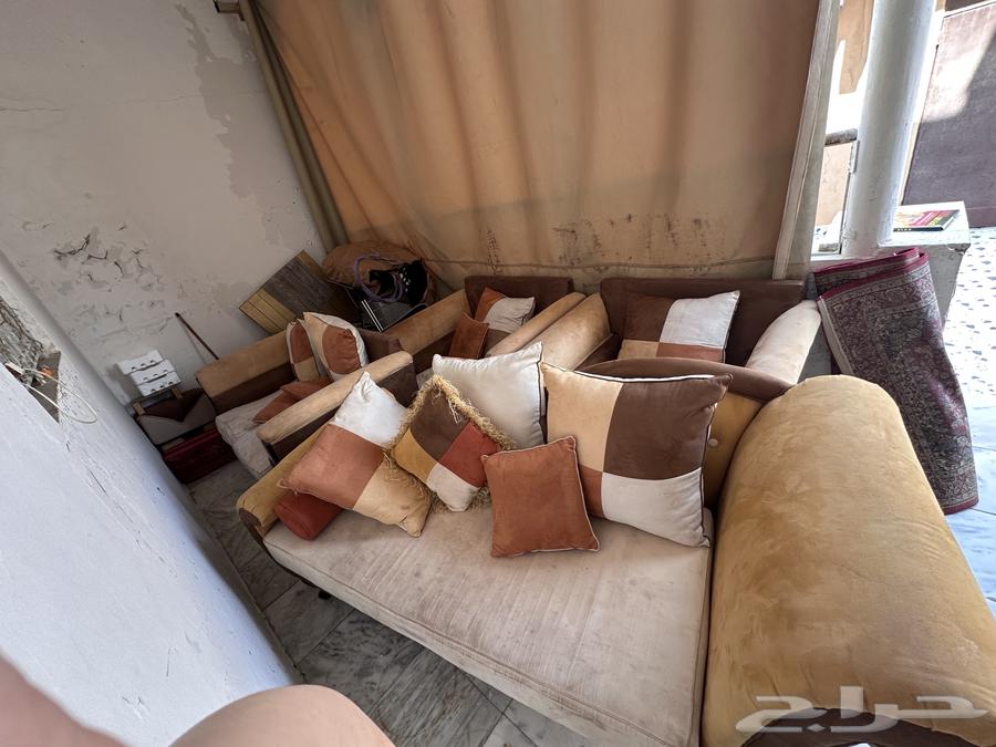 كنب يتكون من اربع قطع يكفي 8 اشخاص64556902962691113