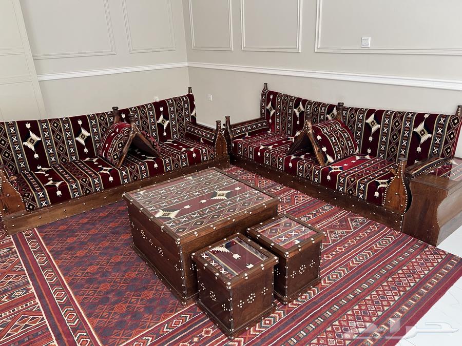 مجلس شعبي للون احمر ملكي64558780772354112