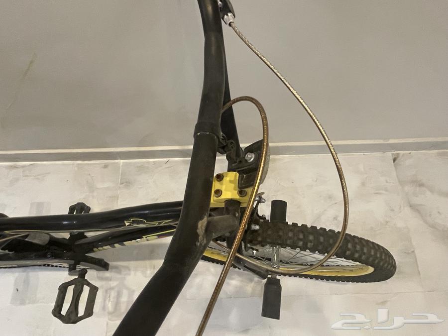 سيكل مقاس 24 استخدام بسيط فيه عيب بالمقعده مايله والكفرات64554174761859111