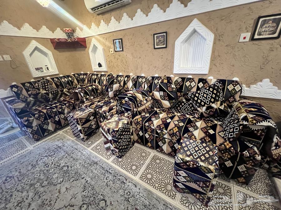 طقم كنب وجلسة ارضية و3 طاولات64594751703681110