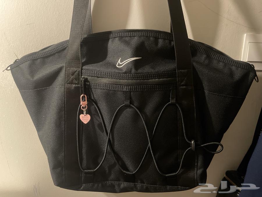 شنطة نايك للنادي او الجامعه64561826133505110