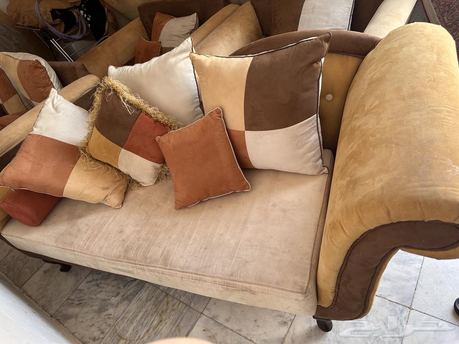 كنب يتكون من اربع قطع يكفي 8 اشخاص64556902962691111