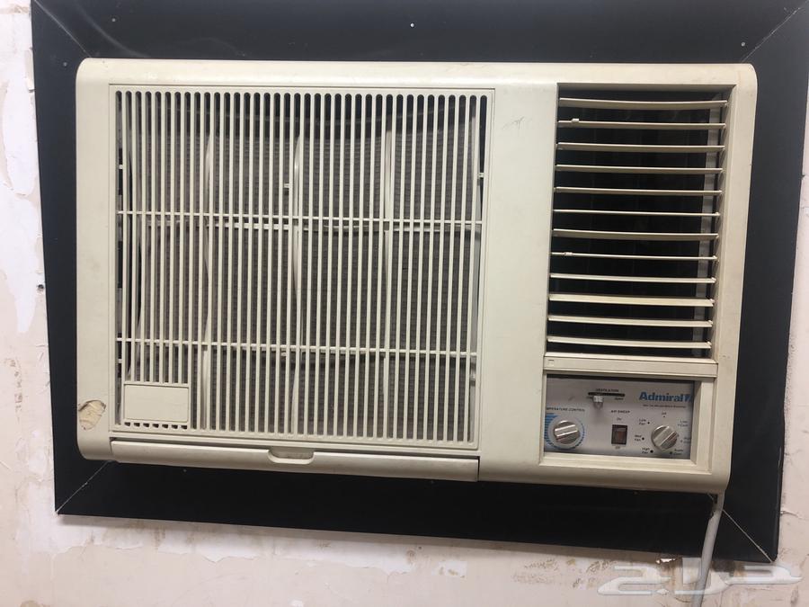 Selling a majlis sofa set without the carpet and with a table64538091970817112