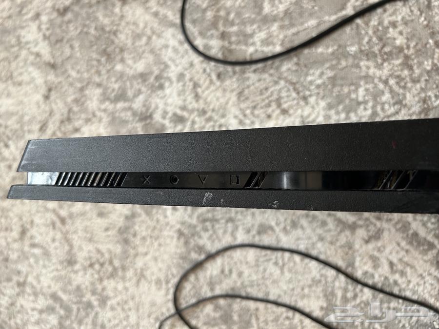 سوني فور جديد ونظيف ما فيه اي خراب معاه السلك حقه واشت دي64541307118465113