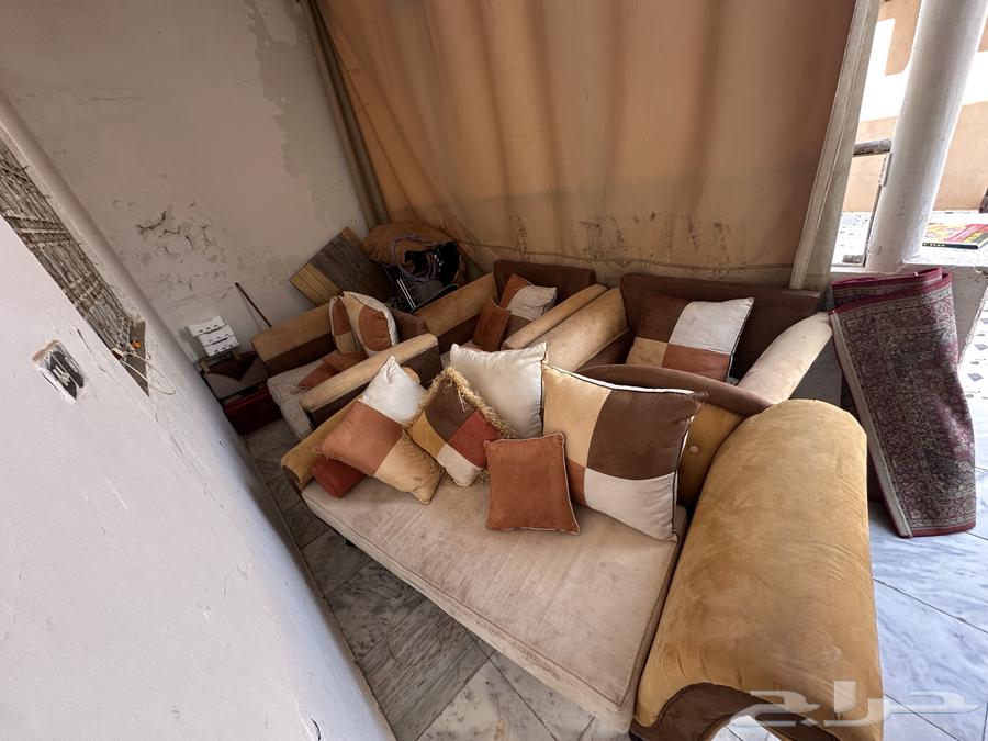 كنب يتكون من اربع قطع يكفي 8 اشخاص64556902962691110