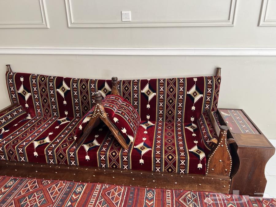 مجلس شعبي للون احمر ملكي64558780772354111