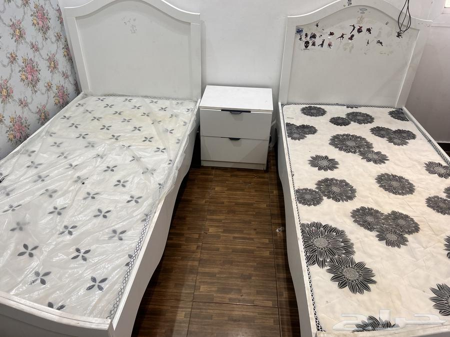 سرير شبه جديد البيع بسعر 30064557671195779111