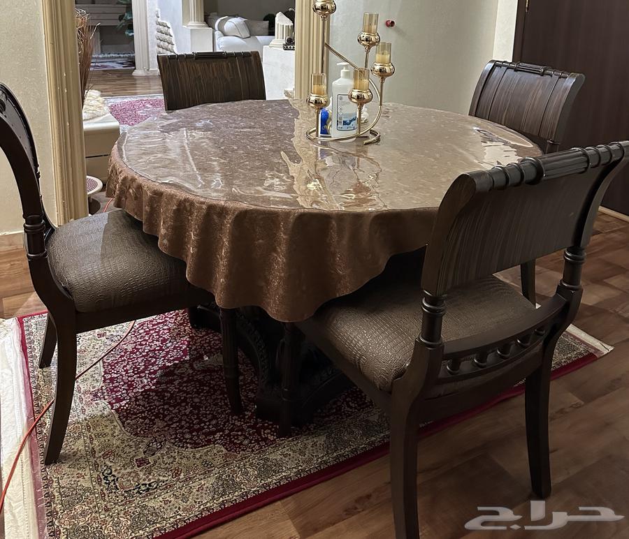 Dining table or entrance in a large house with 6 chairs64560080730755110