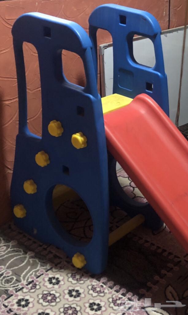 Children's playhouse in very good condition with slide for 559 SAR64554384763139113