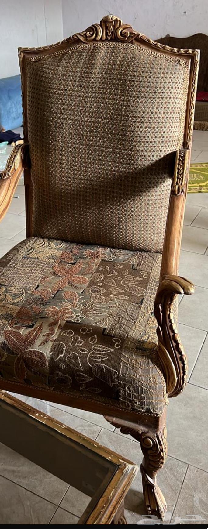 Chair and table64562263171329111