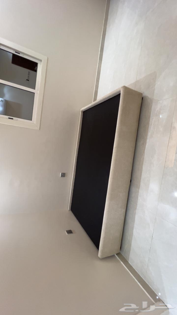 سرير طول 200 وعرض 120 بحالة جيدة64557976082946112