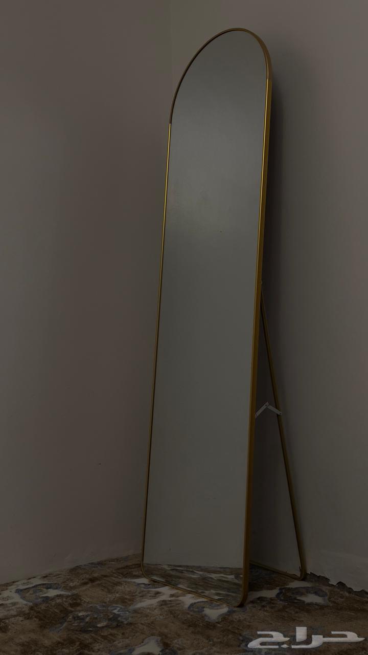 Mirror64560838021379111